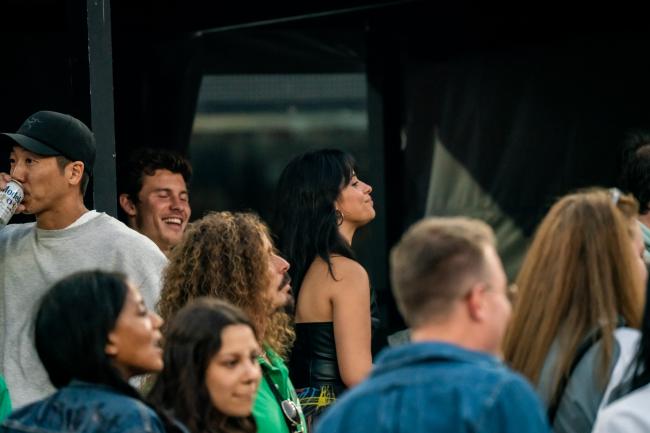 Shawn Mendes y Camila Cabello asisten al concierto de Taylor Swift
