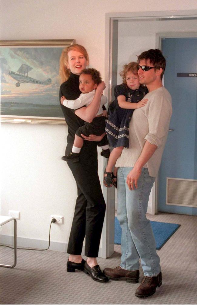 Tom y Kidman adoptaron a Connor y a su hermana Bella en los anos 90