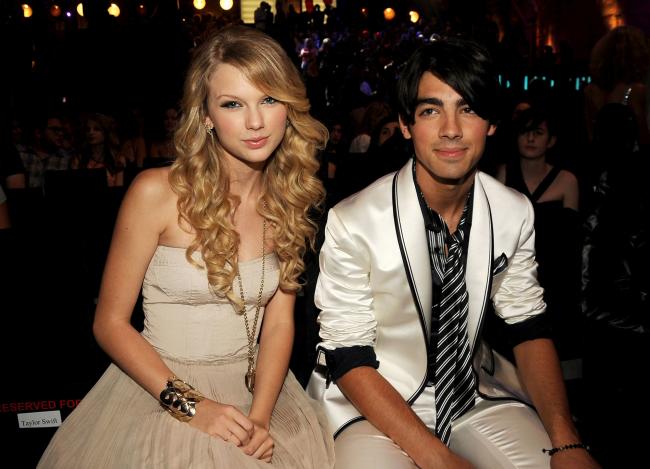 Swift y Jonas se acurrucaron en los MTV Video Music Awards de 2008