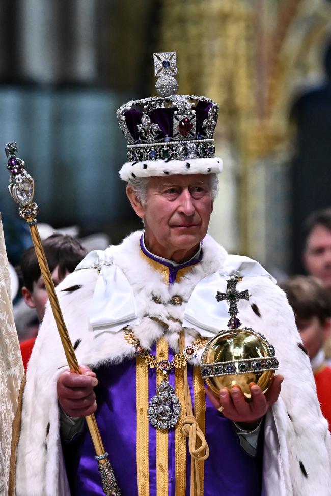 Carlos fue coronado oficialmente rey del Reino Unido y otros reinos de la Commonwealth el sábado.