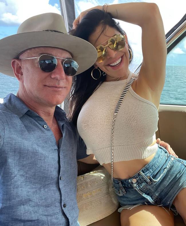 El superyate de lujo de Jeff Bezos parece presentar un guiño conmovedor a su novia.