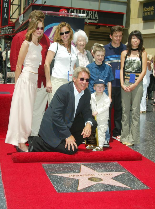 El actor comparte a Georgia y su hijo Malcolm con la fallecida ex Melissa Mathison. También tiene hijos Benjamin y Willard con su ex esposa Mary Marquardt.