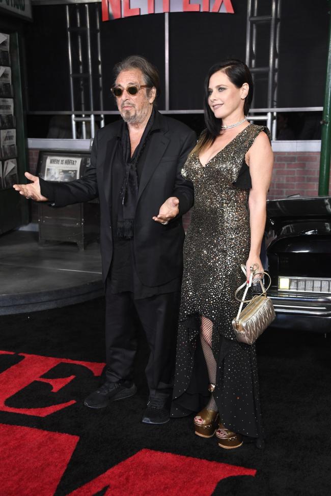 Pacino salió con la actriz israelí Meital Dohan de 2018 a 2020.