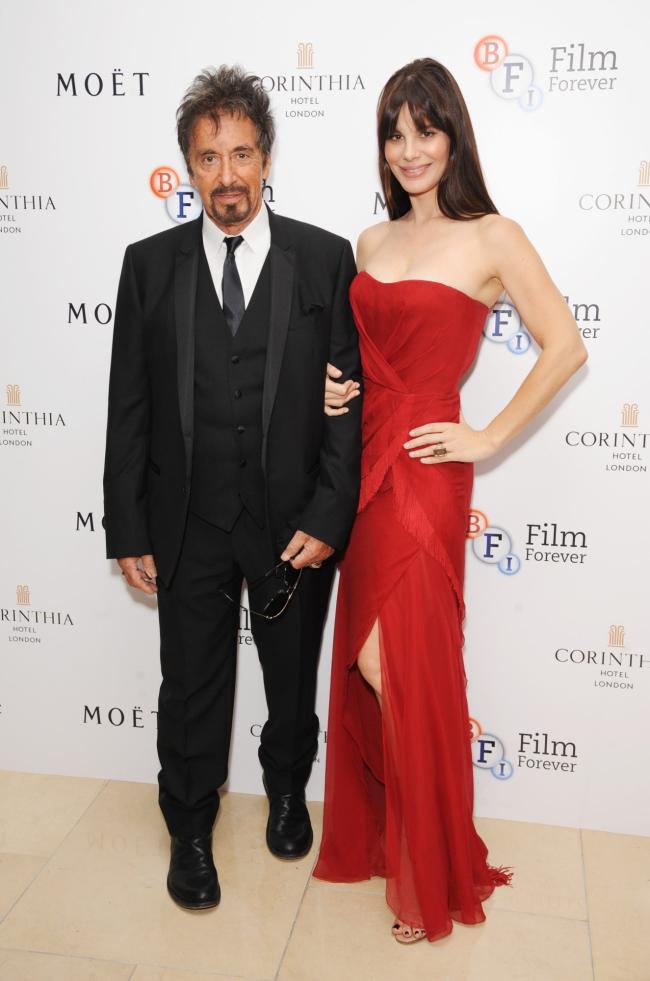 Pacino salió con la actriz argentina y madre de Camila Morrone, Lucila Solá, de 2008 a 2018.