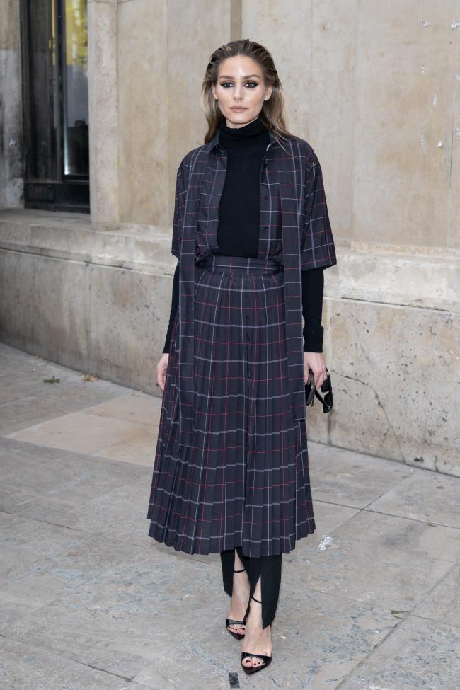 Olivia Palermo asiste al desfile Otoño Invierno 2023-2024 de Elie Saab Womenswear como parte de la Semana de la Moda de París el 4 de marzo de 2023 en París, Francia.