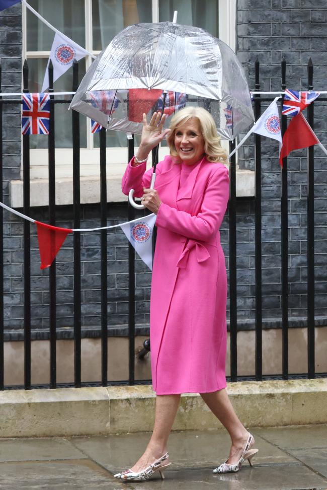 La Primera Dama deslumbro con un conjunto rosa fuerte con tacones Dior