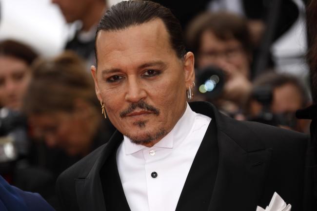 Depp recibió un gran cambio de imagen para la alfombra roja del Festival de Cine de Cannes la semana pasada antes del estreno de su película, 