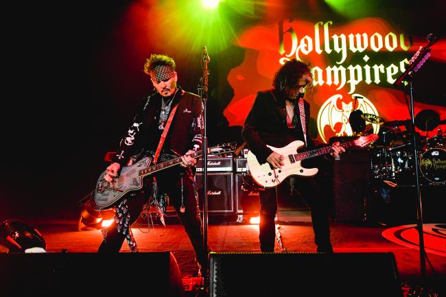 Hollywood Vampires anunció que pospondrían las fechas de su gira por Estados Unidos debido a la reciente lesión en el tobillo de Johnny Depp.