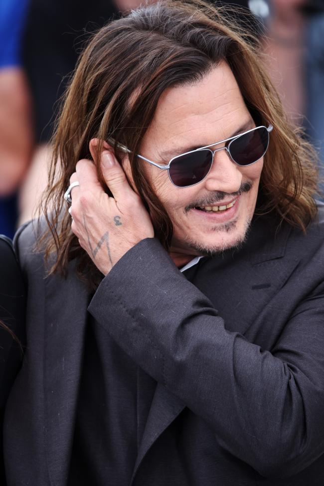 La estrella de cine hizo que se movieran las lenguas cuando mostró sus dientes manchados de marrón en el Festival de Cine de Cannes de 2023.