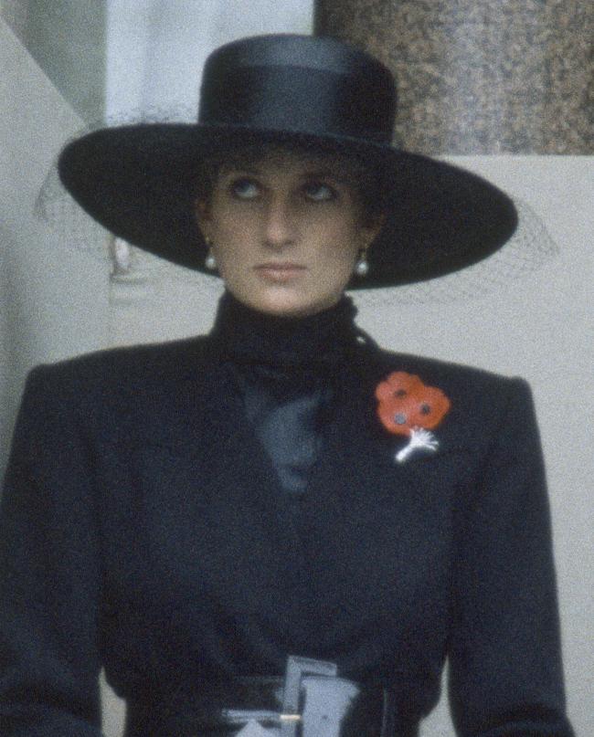 La princesa de Gales también usó los aretes de diamantes y perlas del Mar del Sur de su difunta suegra, fotografiados en la princesa Diana en 1991.