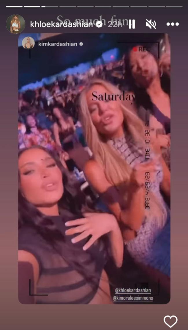 Kim llevo a Khloe y algunas de sus otras novias a Las Vegas para el concierto de Usher