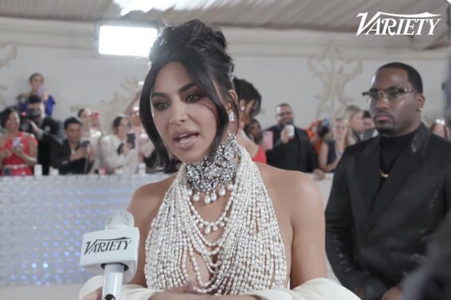 Kim Kardashian esta emocionada por su papel en American Horror Story a pesar de la reaccion violenta