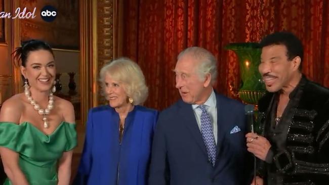 El rey Carlos III y la reina Camila hicieron una aparición sorpresa junto a los jueces.