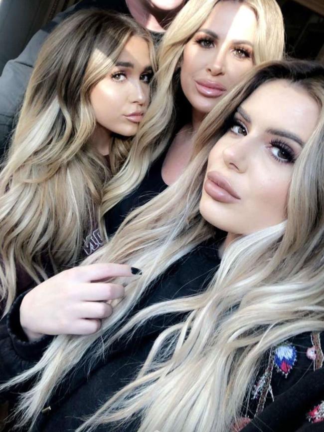Zolciak en la foto con sus hijas Brielle y Ariana.