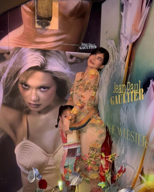 La creadora de Kylie Cosmetics compartio instantaneas de la noche en Instagram