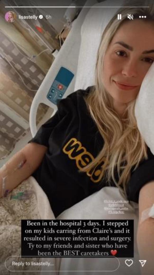 Lisa Stelly en la cama del hospital