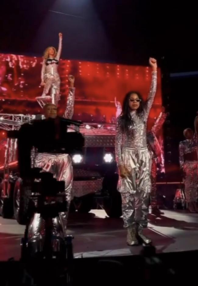 Beyoncé elogió la actuación de su hija Blue Ivy en su concierto del fin de semana.