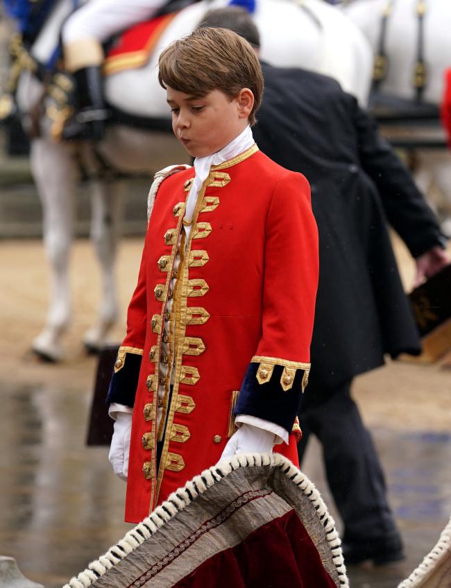 Su hermano mayor, el príncipe George, sirvió como paje de honor.