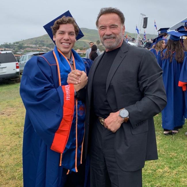 Un orgulloso Schwarzenegger estuvo allí para apoyar a Baena en su graduación de la Universidad de Pepperdine en 2019.