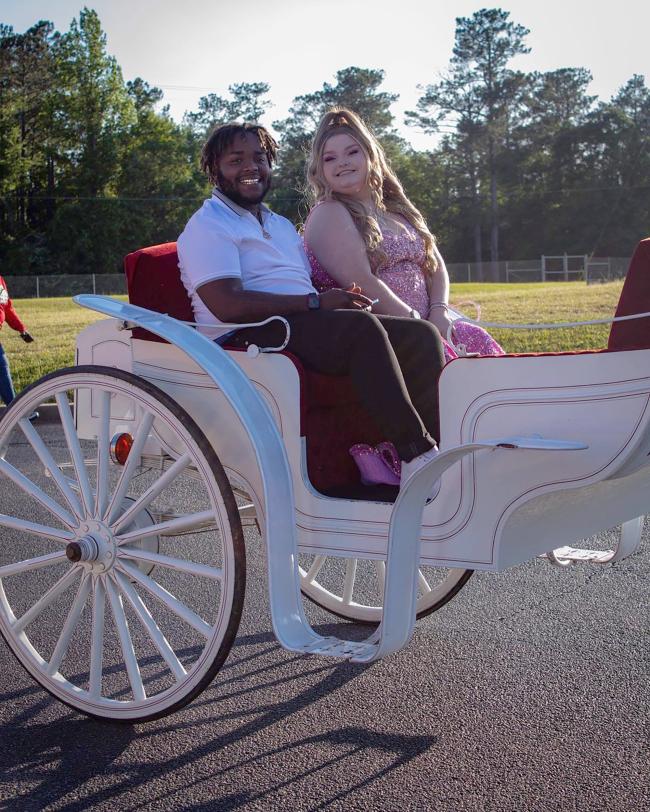 Honey Boo Boo y su abucheo llegaron en un carruaje blanco tirado por caballos