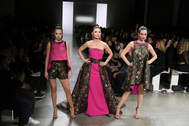 Rinna y sus hijas Delilah y Amelia aparecieron juntas en el desfile de modas de Dennis Basso en 2020.