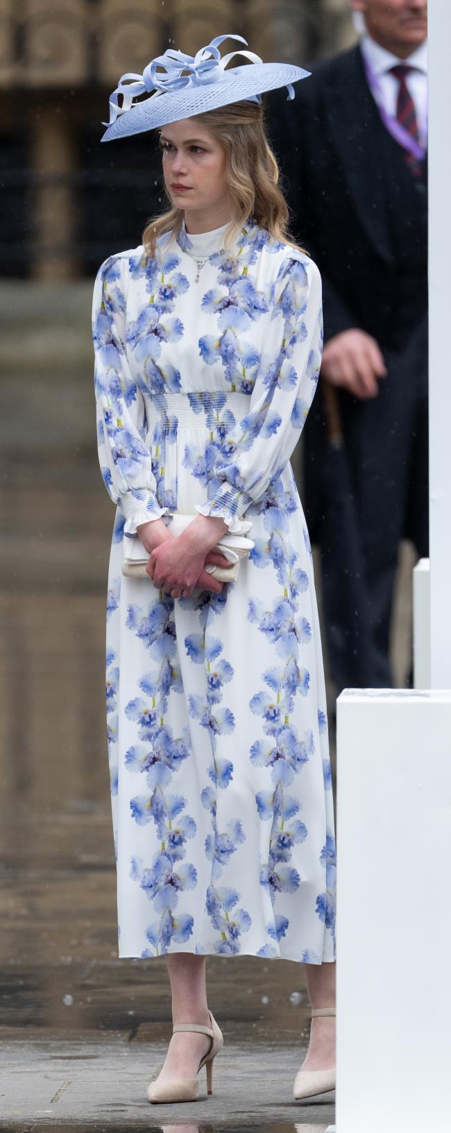 Lady Louise Windsor más tarde se unió a la familia real en el balcón para su debut.