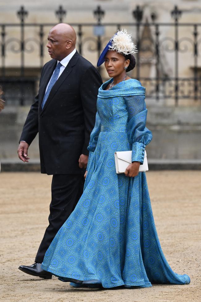 El rey y la reina de Lesotho lucieron looks coordinados de seda azul.