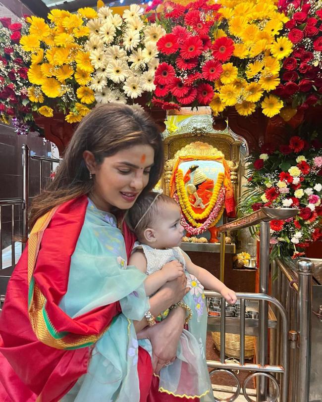 Priyanka Chopra comparte a su hija Malti de 1 año con su esposo Nick Jonas.