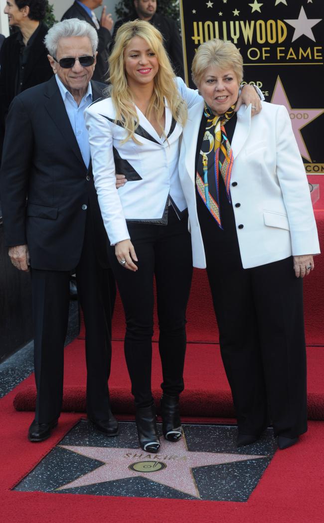Shakira también está feliz de estar cerca de sus padres enfermos, William y Nidia Mebarak Chadid.