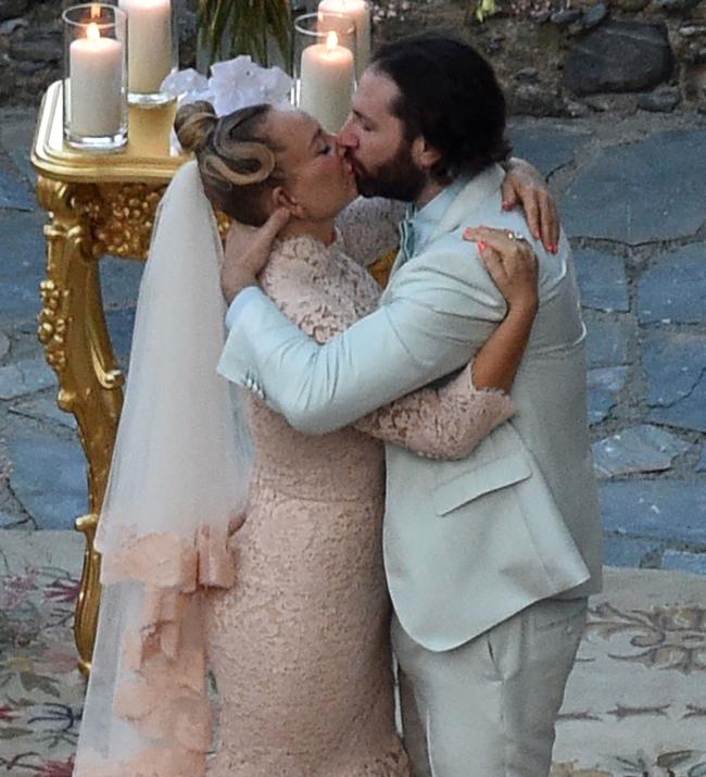 La pareja se dio el “Sí, acepto” en una ceremonia íntima en Villa Olivetta en Portofino, Italia.