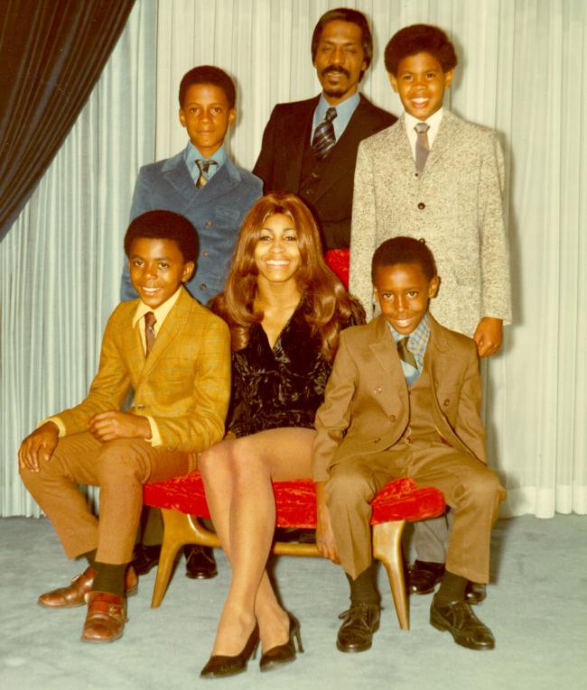 Ike Turner y Tina Turner se casaron en 1962. Tuvieron un hijo, Ronnie, y Tina adoptó a dos de los hijos de Ike, Ike Jr. y Michael. También tuvo un hijo, Craig, de una relación anterior.