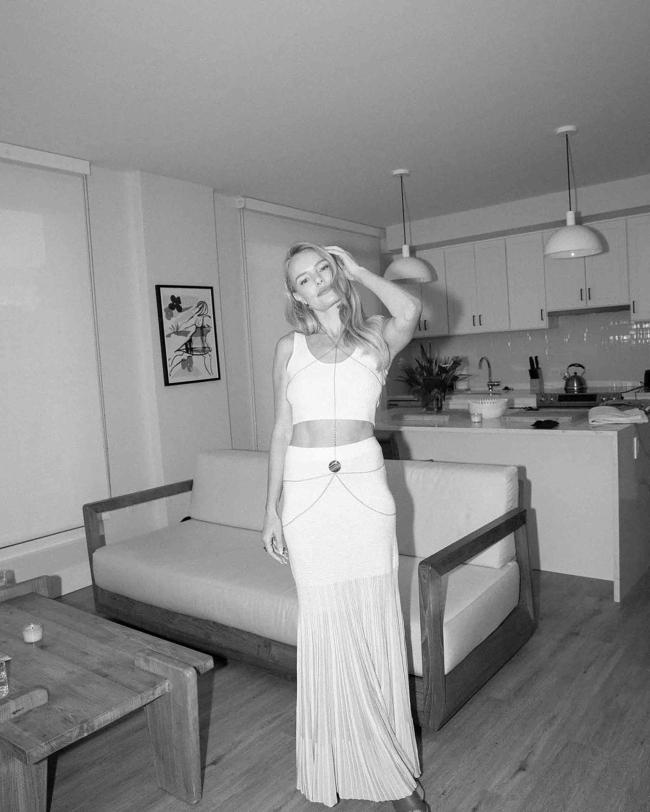 Bosworth se quedó en el hotel de Queens (su bungalow en la foto aquí) mientras hacía prensa para Roxy.