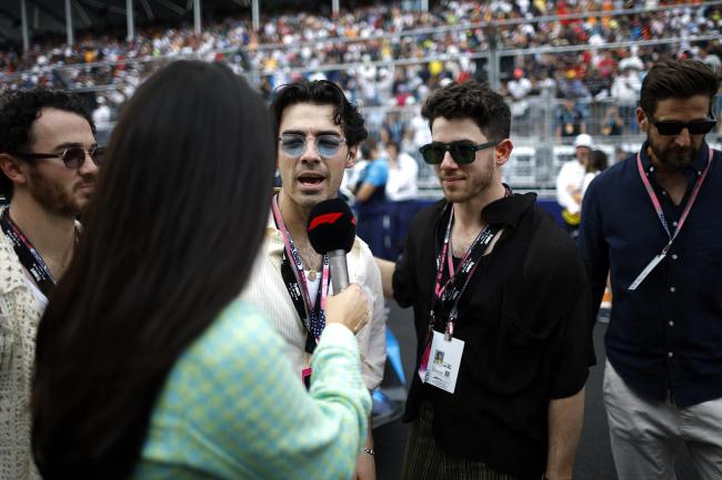 Los Jonas Brothers fueron vistos varias veces durante el fin de semana.