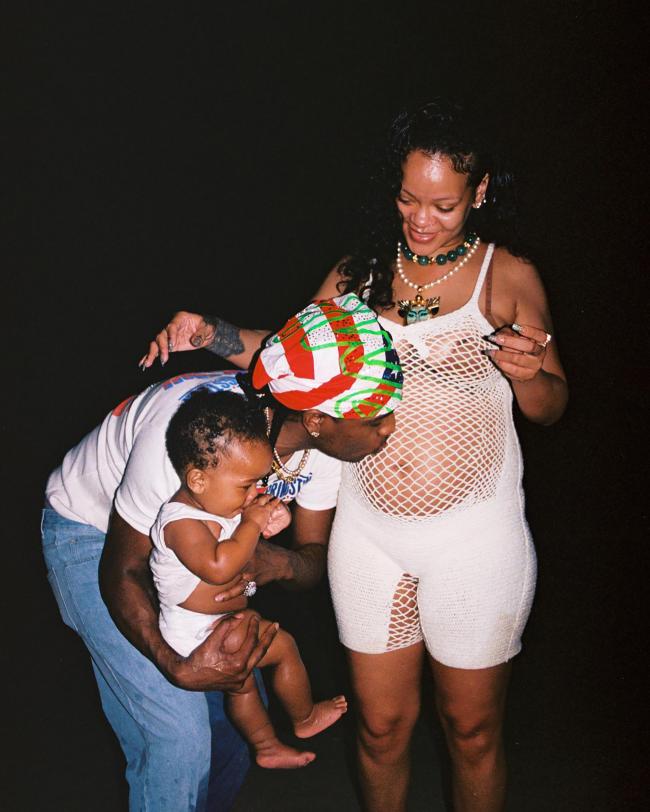 A$AP Rocky y Rihanna con su hijo RZA
