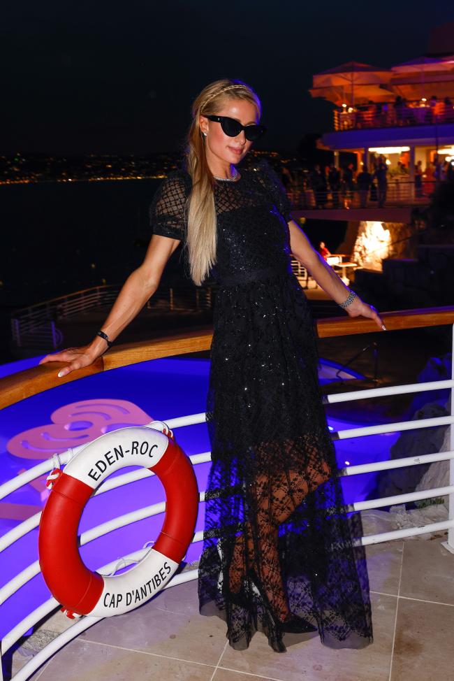 También escuchamos que la Reina de Cannes, Paris Hilton, volverá a pinchar en una fiesta posterior a bordo de un yate.