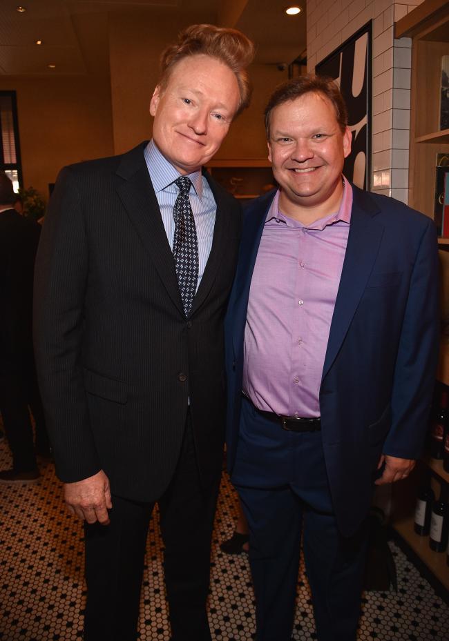 Andy Richter y Conan O'Brien en 2017 en NY.
