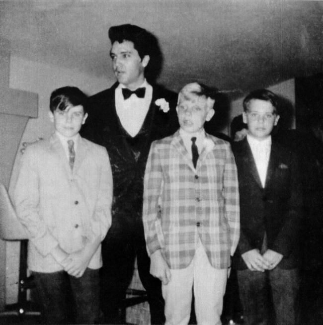Stanley se mudó a Graceland con Presley cuando su madre se casó con el padre del cantante.