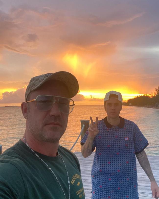 Selfie en la playa de Justin Bieber y Jeremy Bieber