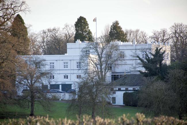 El príncipe Andrew tiene un contrato de arrendamiento de 75 años en Royal Lodge, cerca del castillo de Windsor, pero el rey quería expulsarlo debido a sus escándalos con Jeffrey Epstein.