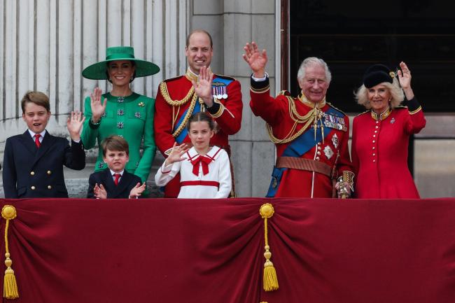 La participación en el balcón fue modesta, en consonancia con la promesa del rey Carlos III de tener una monarquía reducida.