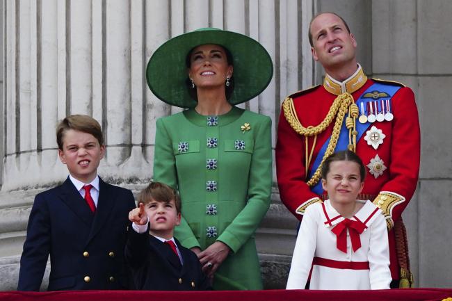La princesa Kate lució llamativa con un vestido verde del diseñador Andrew Gn.