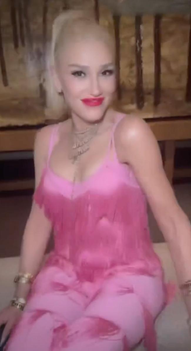 Gwen Stefani, de 53 años, mostró su apariencia juvenil mientras se burlaba de su nueva canción en un video de Instagram.