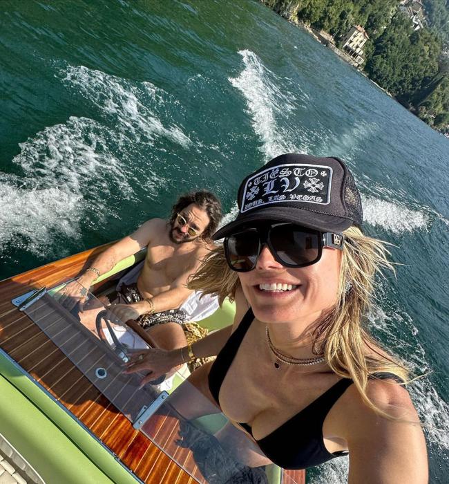 Klum y Kaulitz disfrutaron de un día soleado en el agua.