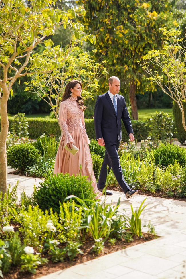 La realeza eligió un suave tono rosa para la boda real jordana.