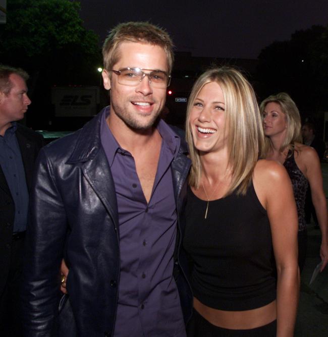 Anteriormente estuvo casada con Brad Pitt desde julio del 2000 hasta octubre del 2005.
