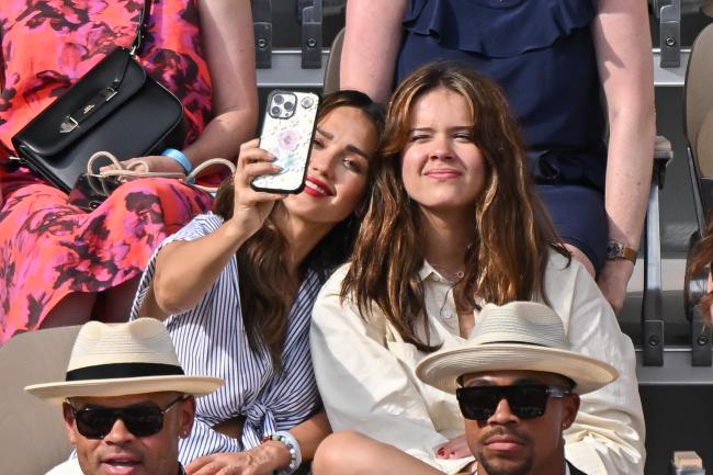 Alba se tomó una selfie con su hija durante la final de singles femeninos.
