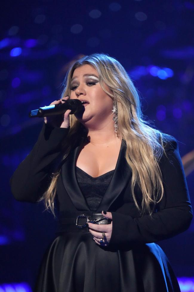 Kelly Clarkson dijo que confió en gran medida en la ayuda de los antidepresivos para superar su amargo divorcio de Brandon Blackstock.