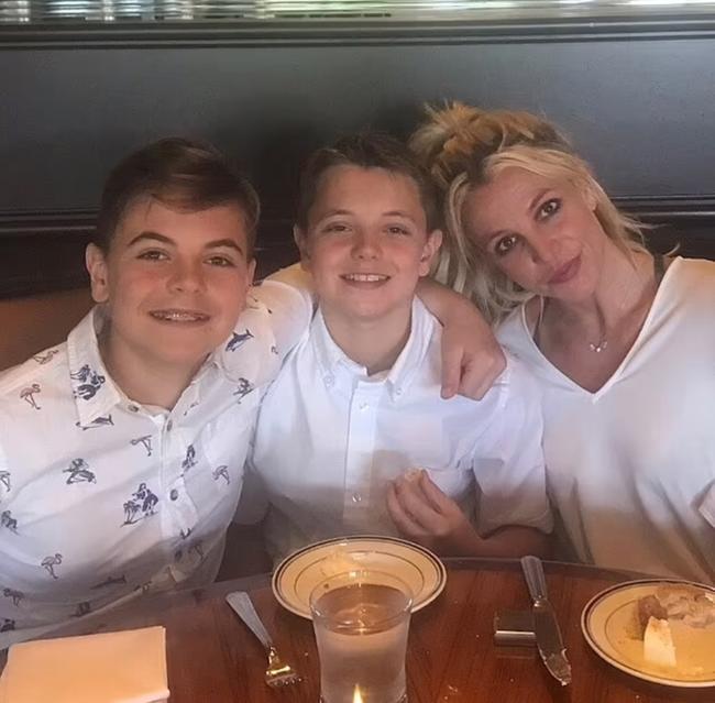 Britney y su exmarido comparten dos hijos adolescentes.