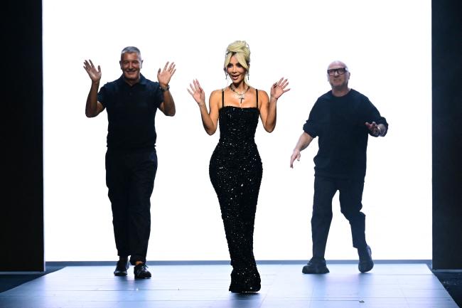 Kim Kardashian debutó una colección con Dolce & Gabbana el año pasado.