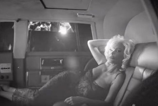 Kim posó en un anuncio al estilo de Marilyn Monroe antes del lanzamiento de Dolce & Gabbana en septiembre pasado.